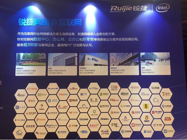 区块链双刃剑 解析中心化与分布式数据服务的未来之战